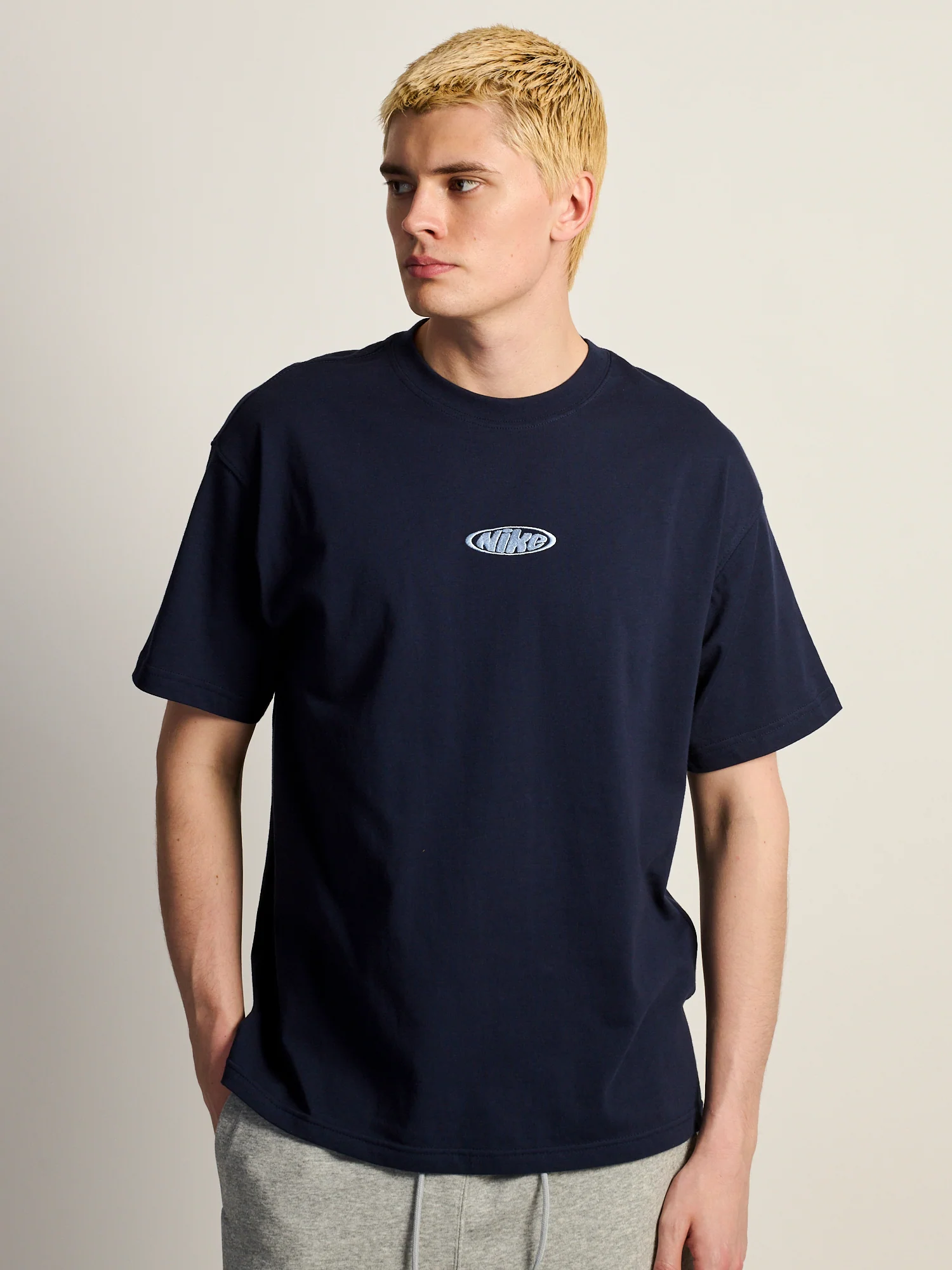 NIKE SPORTSWEAR OVAL LOOSE FIT T-SHIRT