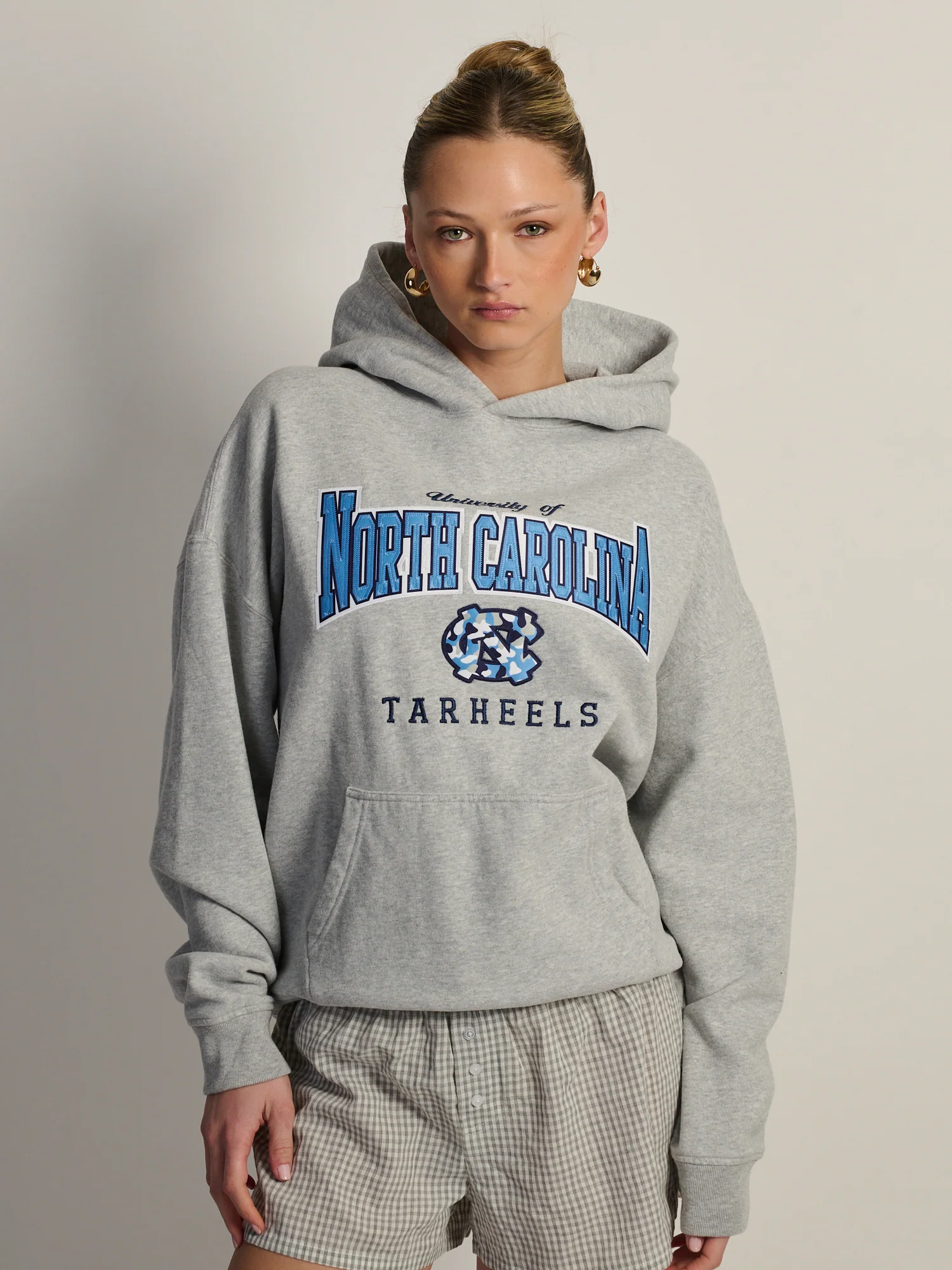 NORTH CAROLINA RELAXED CAMO LOGO HOODIE - Image 2