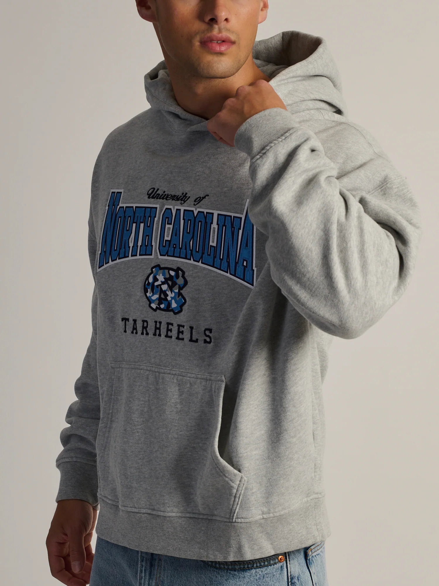 NORTH CAROLINA RELAXED CAMO LOGO HOODIE - Image 4