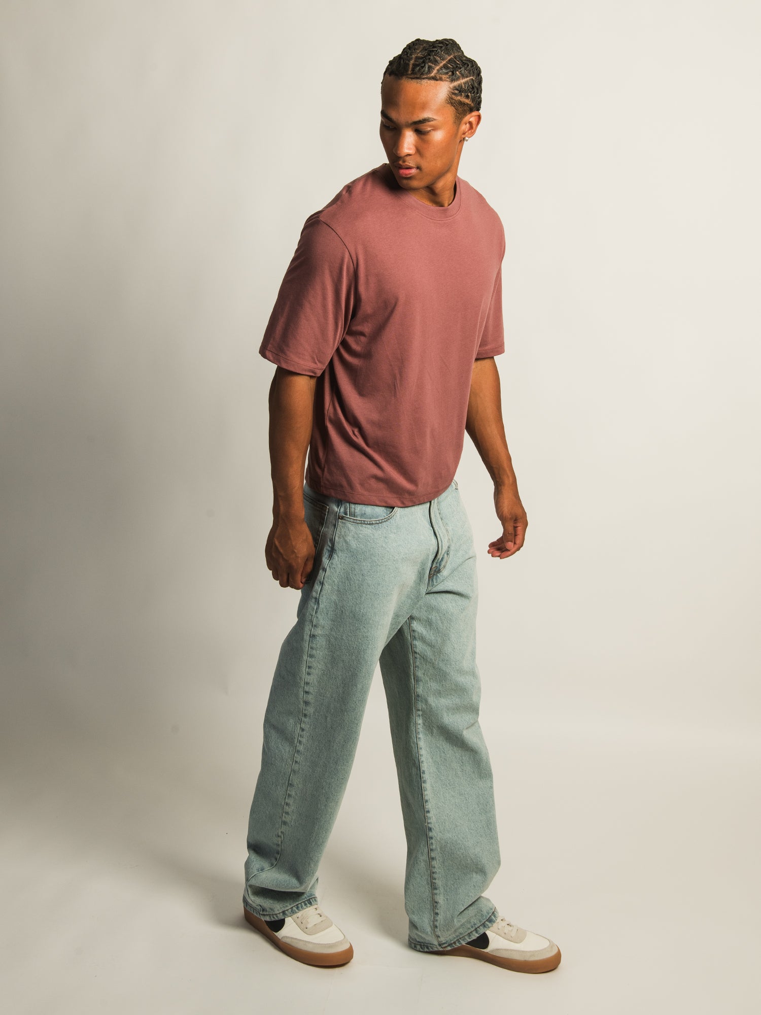 KOLBY SHORT CUT TEE - BURGUNDY - Image 4