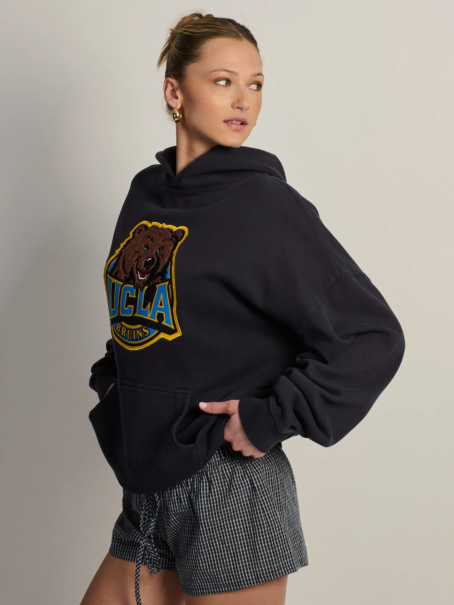 UCLA BRUINS RELAXED HOODIE - Image 7