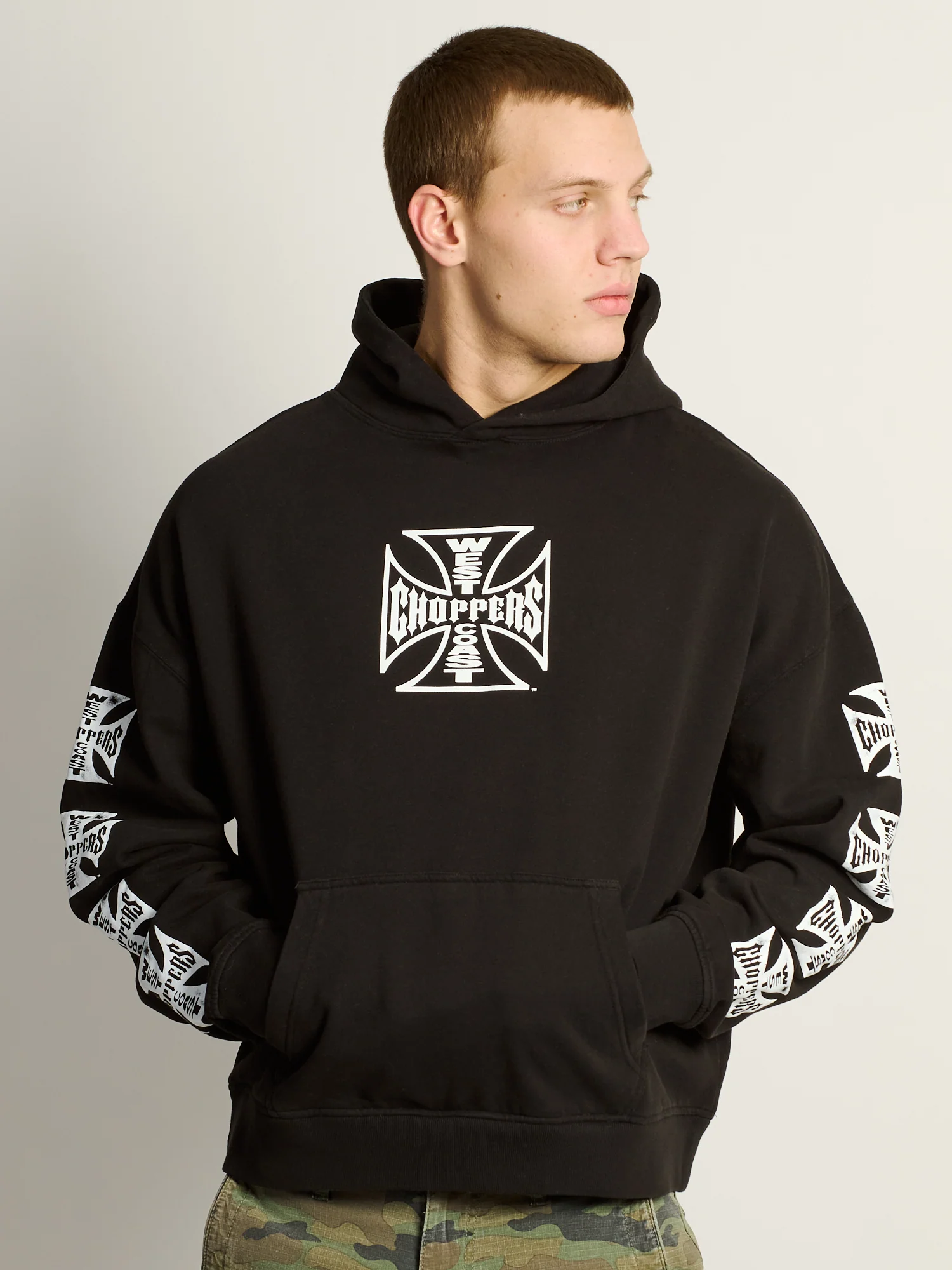 WEST COAST CROSS RELAXED PULL OVER HOODIE - Image 4