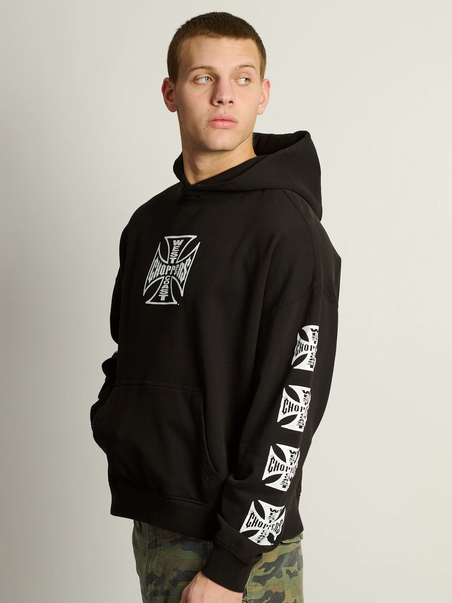 WEST COAST CROSS RELAXED PULL OVER HOODIE - Image 6