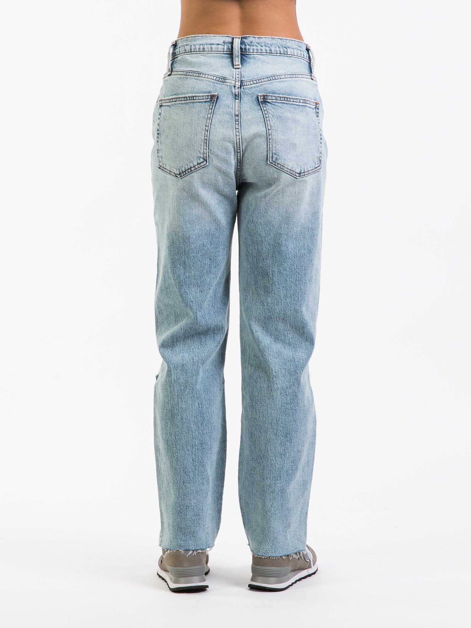 SILVER JEANS 28" HIGHLY DESIRABLE STRAIGHT - CLEARANCE - Image 2