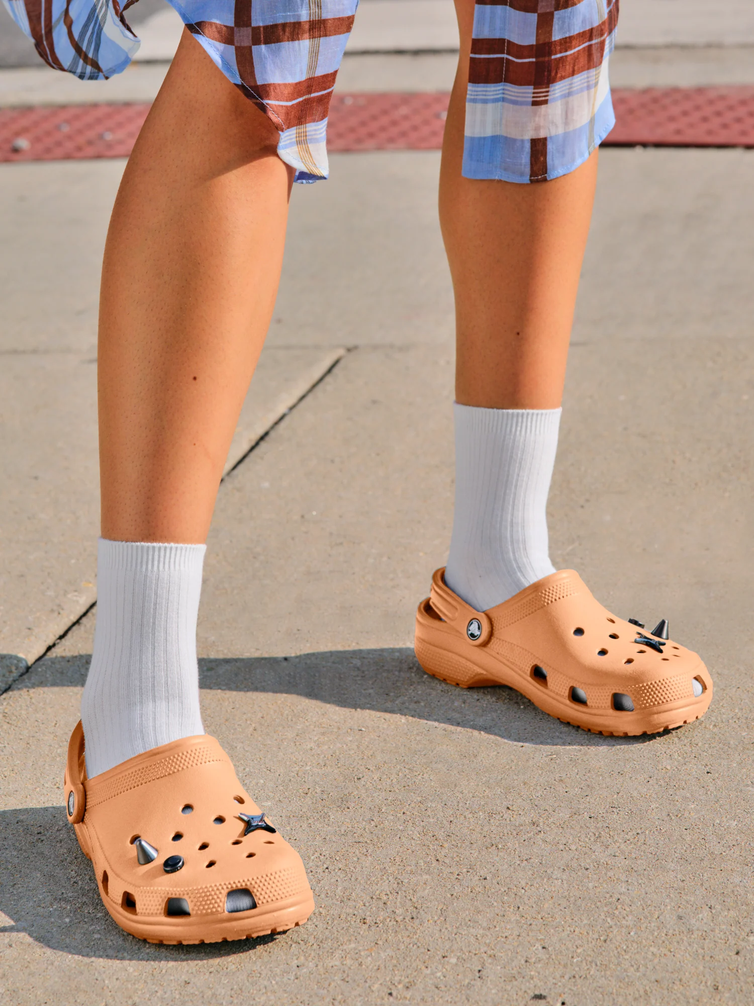 WOMENS CROCS CLASSIC CLOG - ELECTRIC SUNSTONE - Image 8
