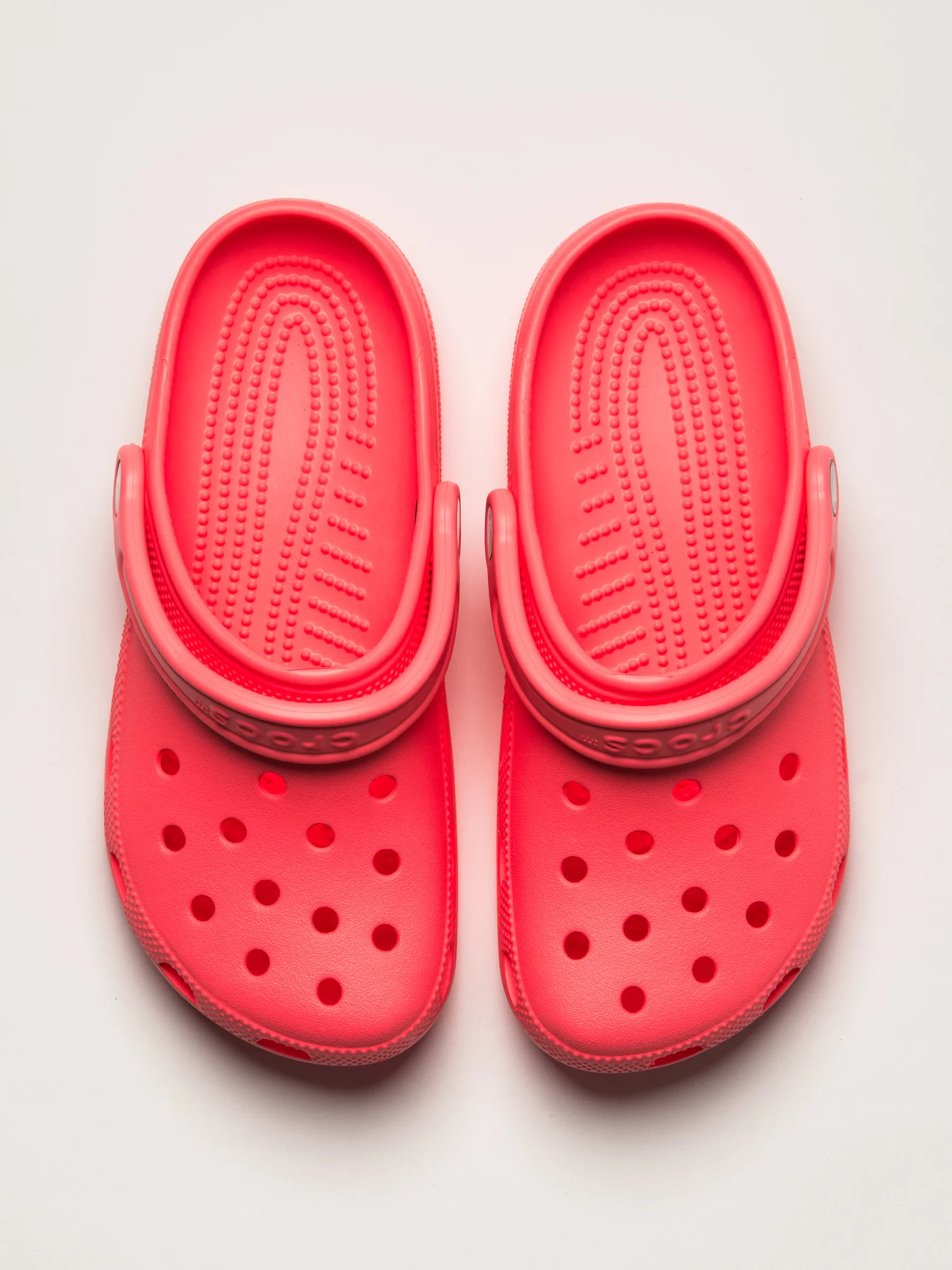 WOMENS CROCS CLASSIC CLOG - GUAVA - Image 4