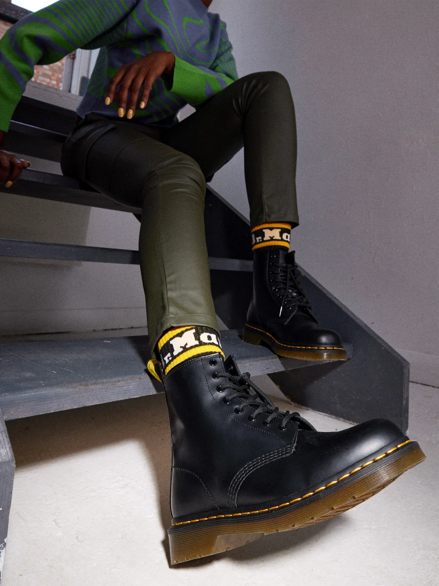 WOMENS DR MARTENS 1460 SMOOTH BOOTS - Image 3