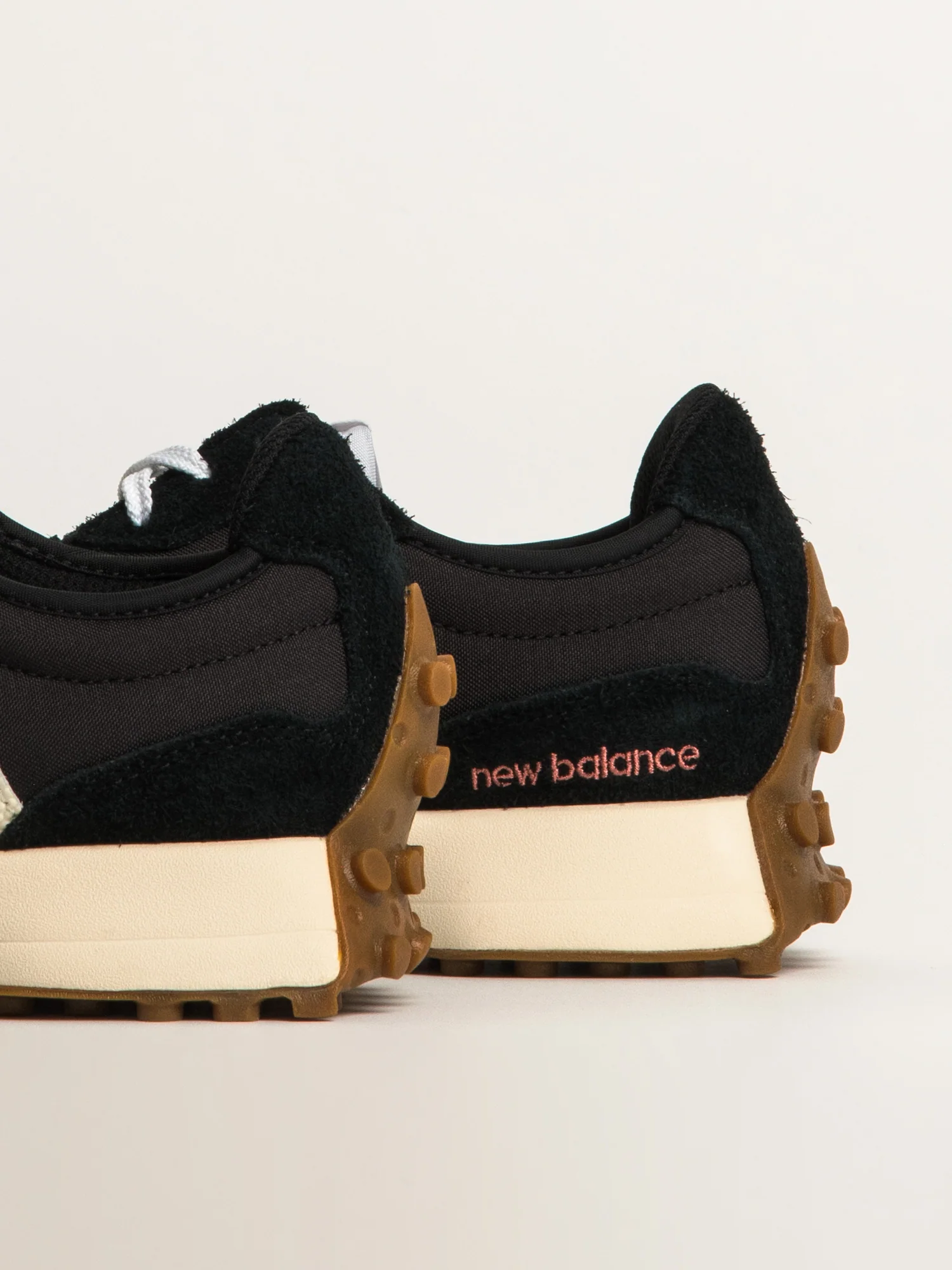 WOMENS NEW BALANCE THE 327 SNEAKER - BLACK/WHITE - Image 7