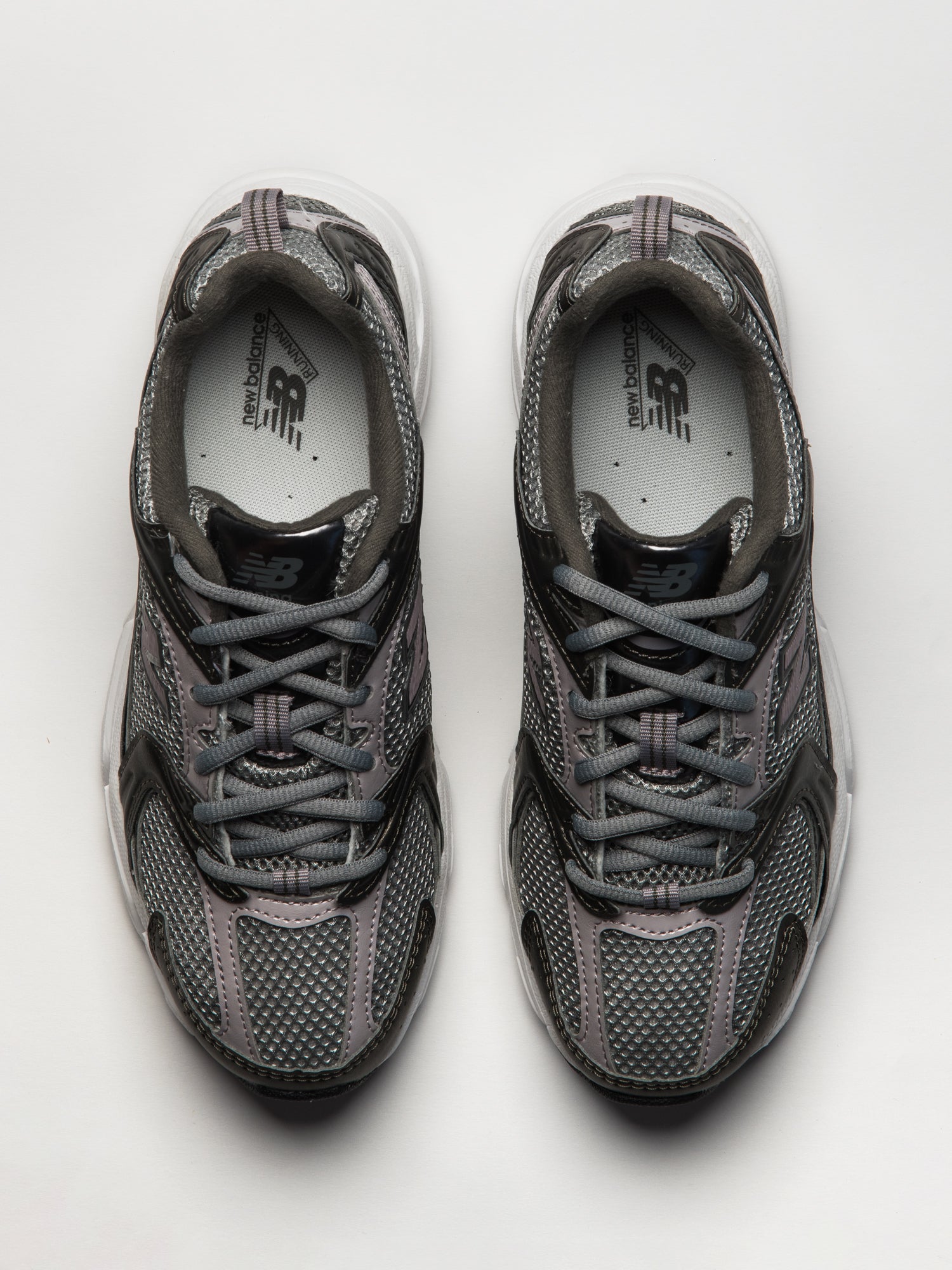 WOMENS NEW BALANCE THE 530 SNEAKER - METALLIC BLACK - Image 4