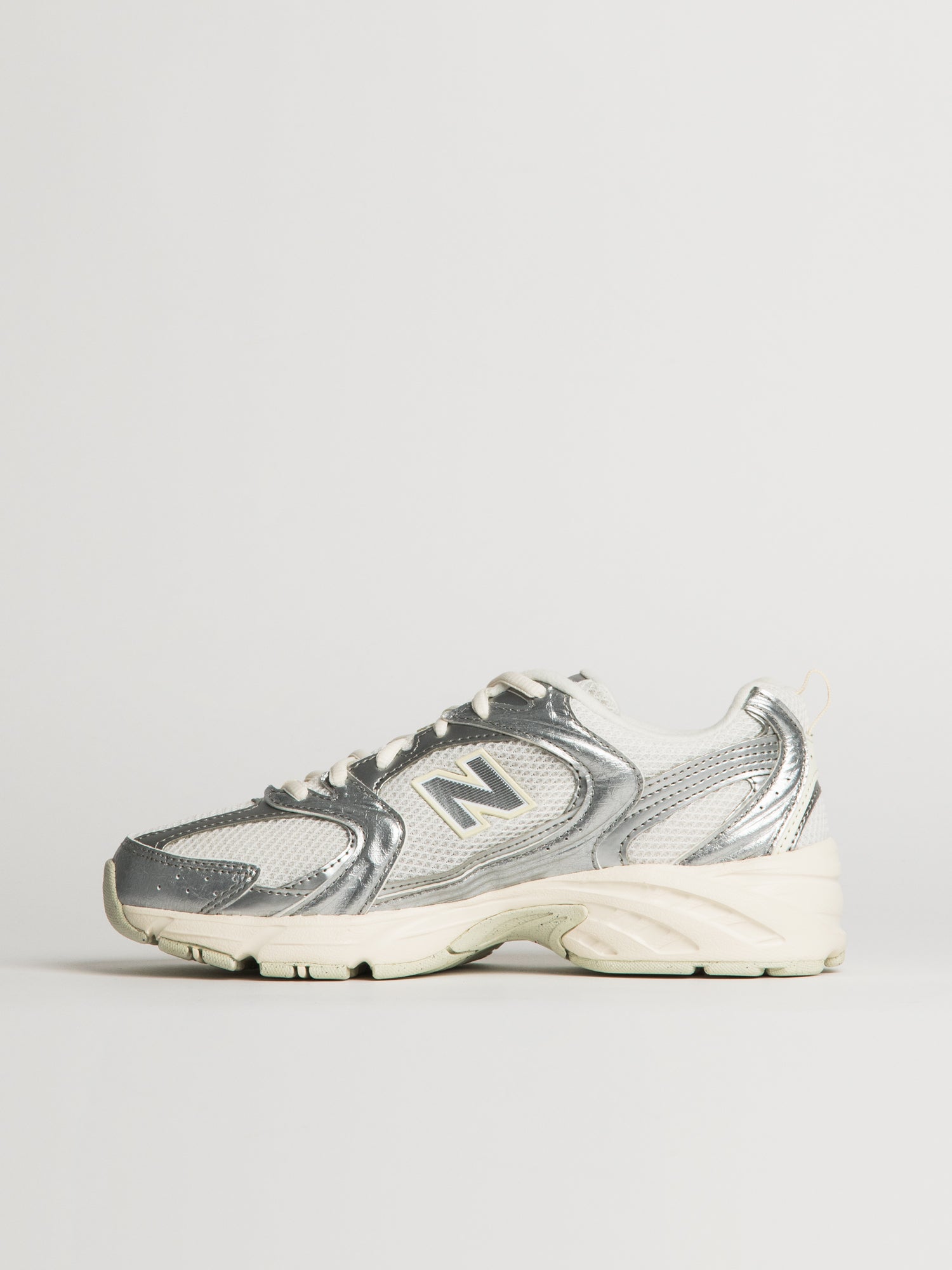 WOMENS NEW BALANCE THE 530 SNEAKER - SILVER - Image 3