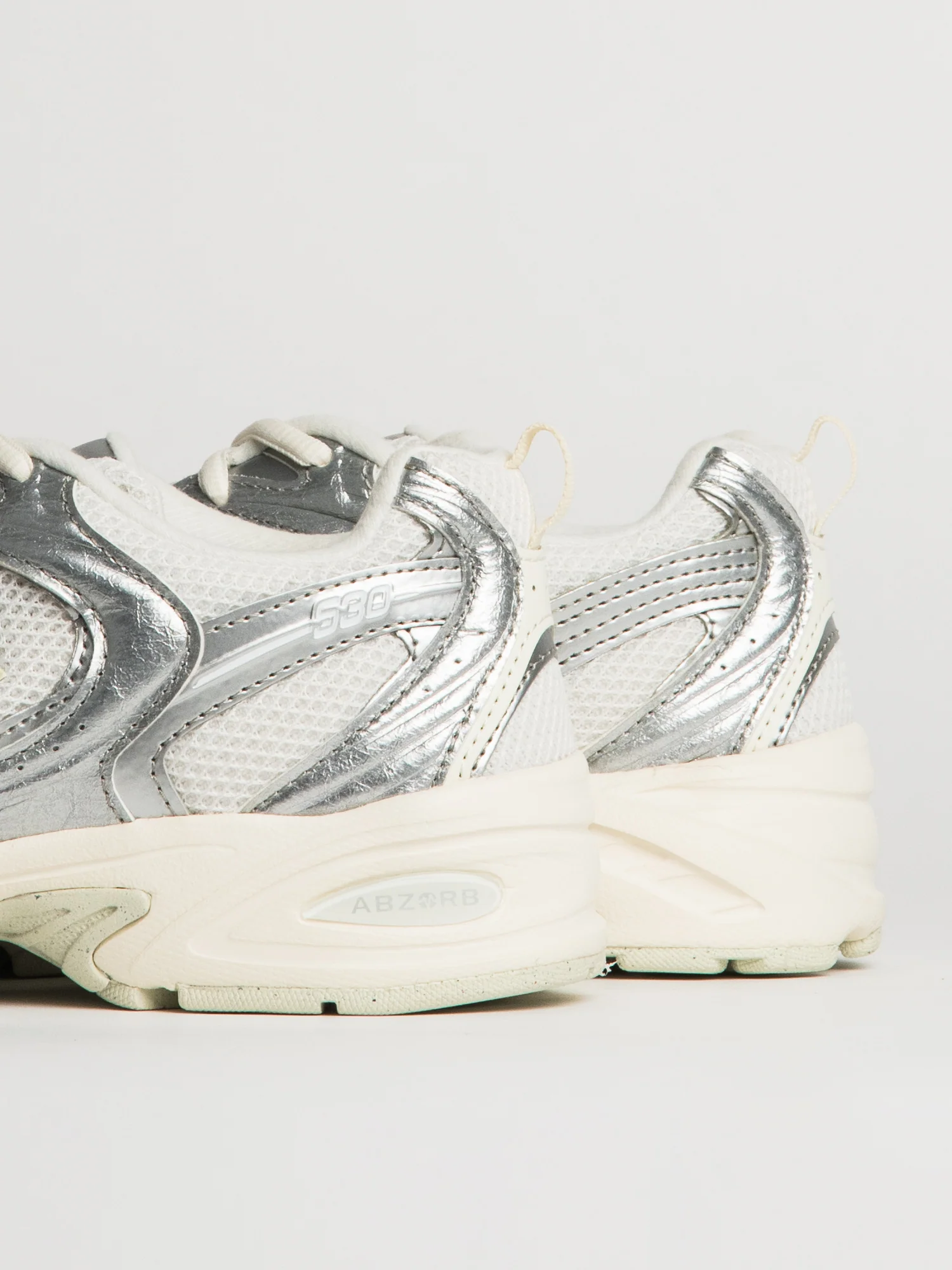 WOMENS NEW BALANCE THE 530 SNEAKER - SILVER - Image 7