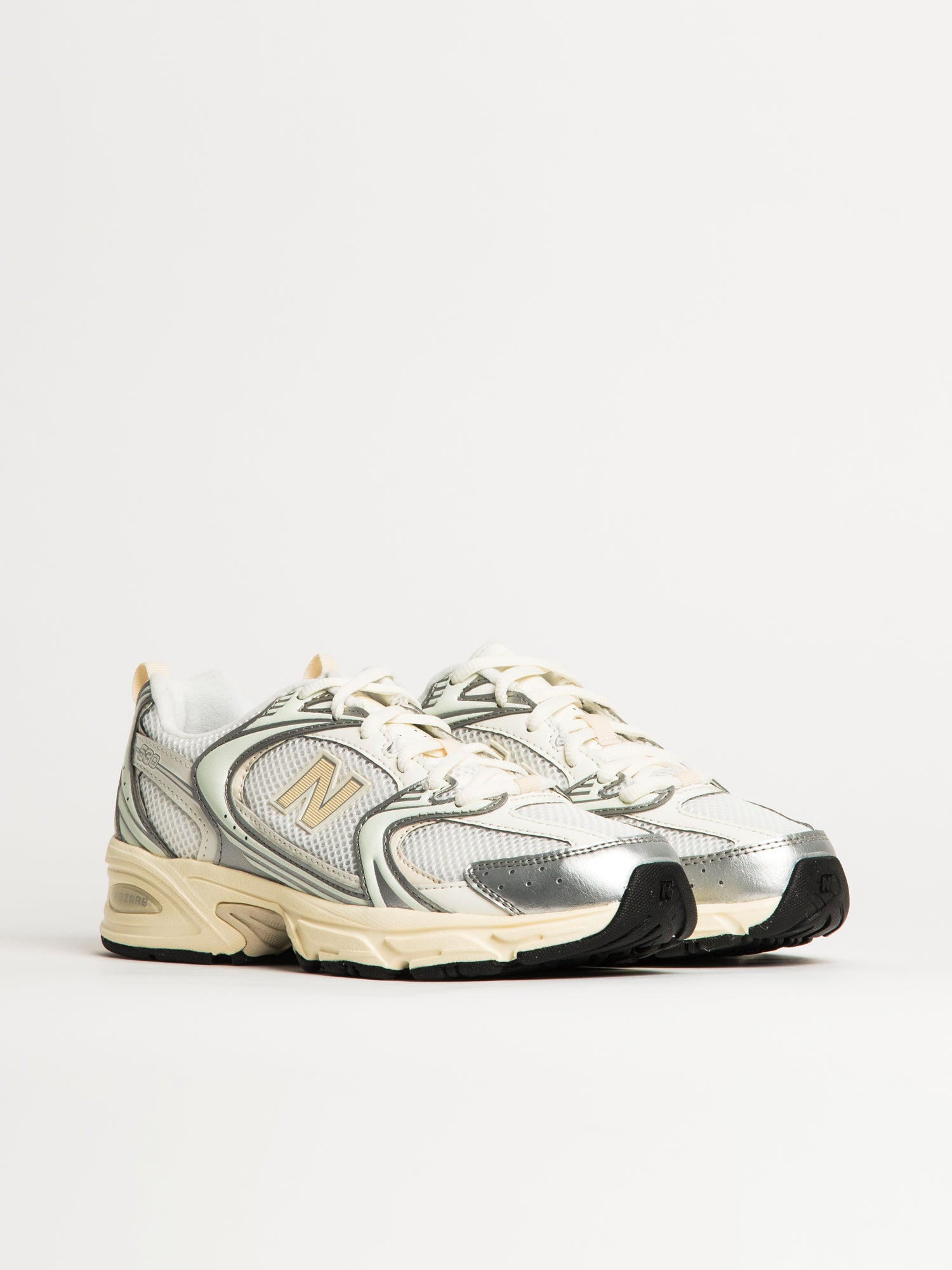 WOMENS NEW BALANCE THE 530 SNEAKER - SILVER METALLIC LINEN - Image 2
