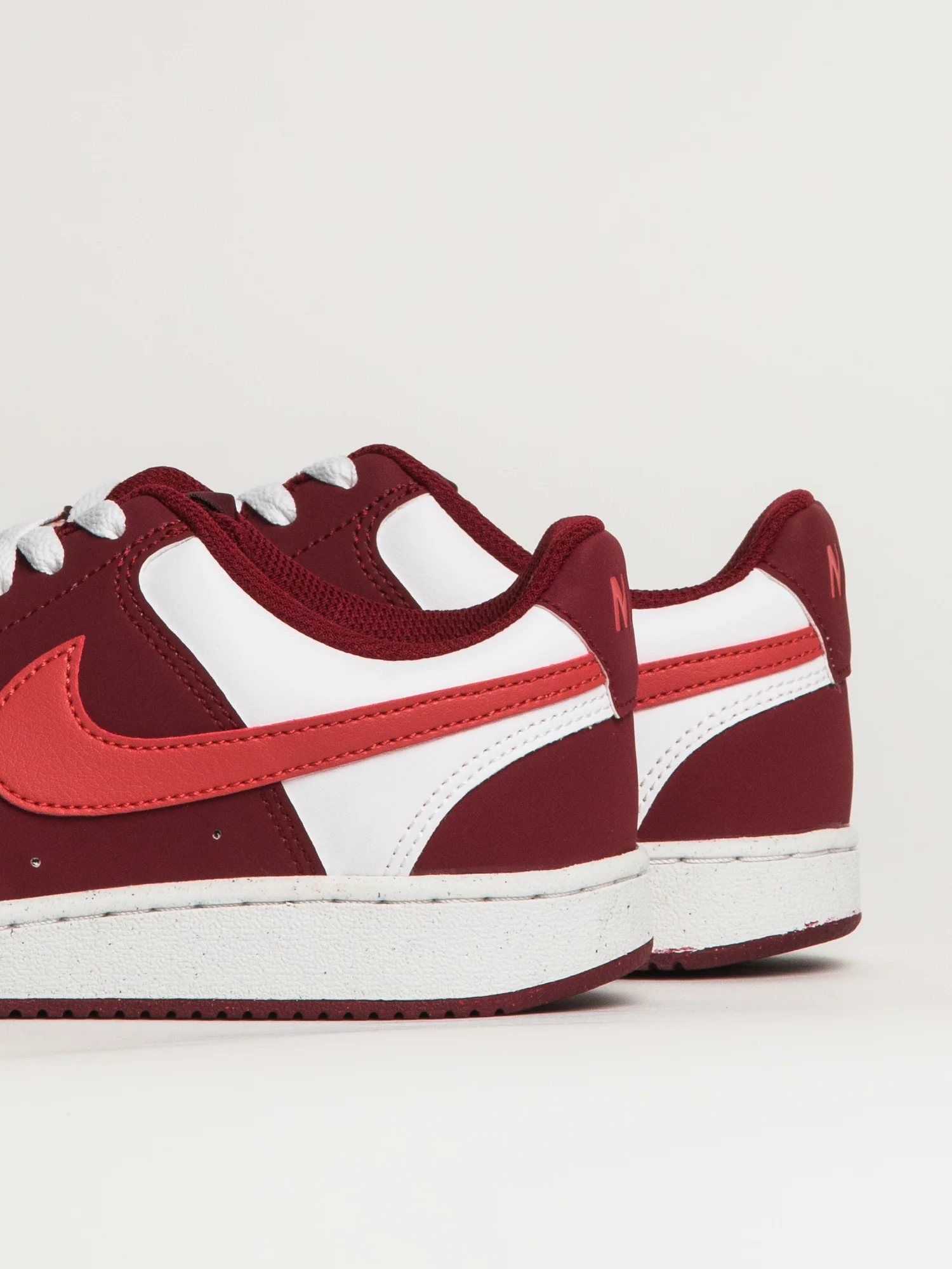 WOMENS NIKE COURT VISION LOW SNEAKER - TEAM RED/WHITE - Image 7