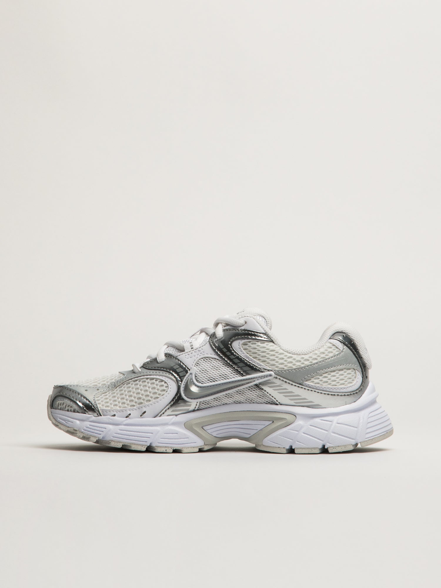 WOMENS NIKE V5 RNR SNEAKER - WHITE/SILVER - Image 3