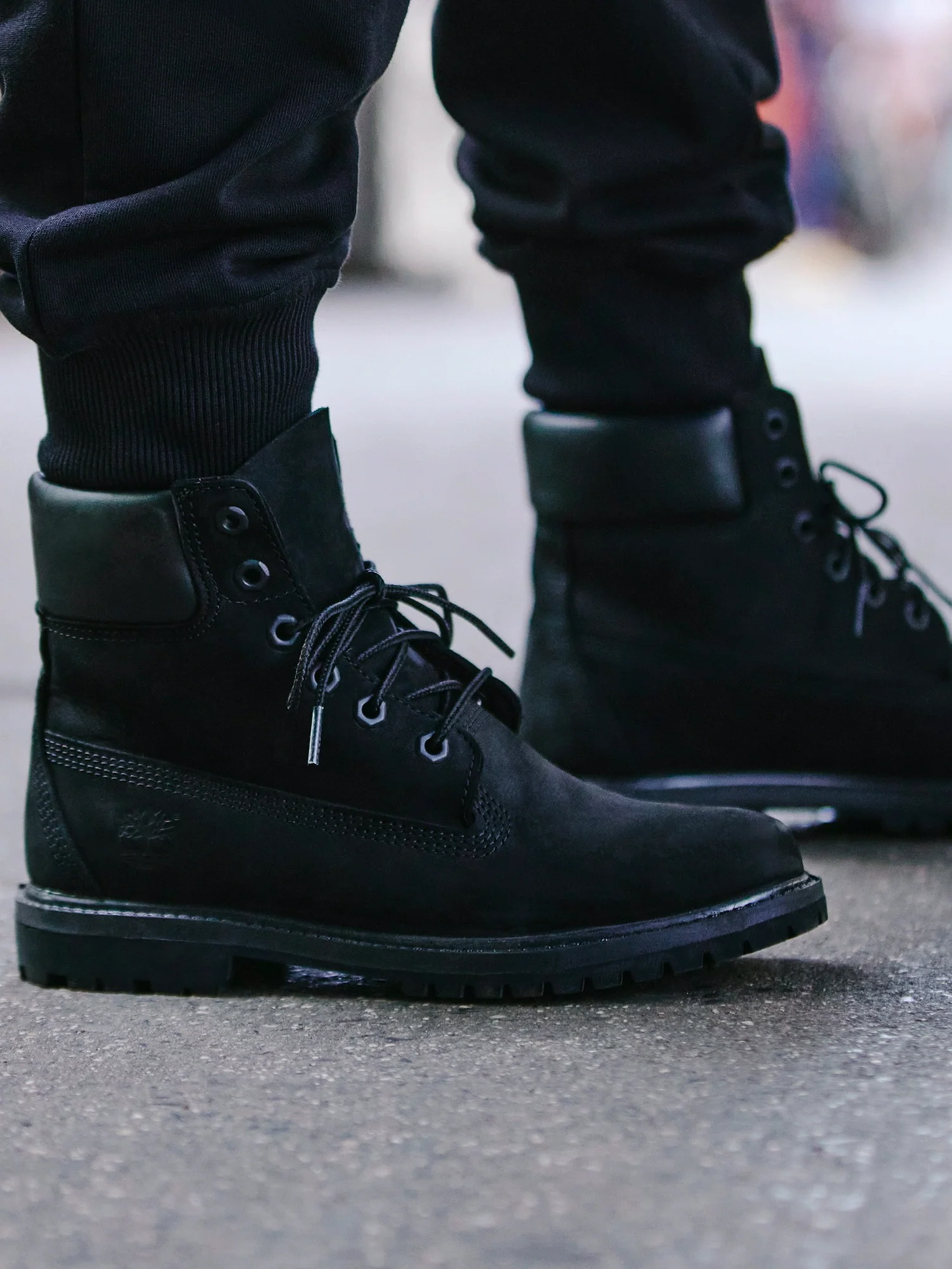 WOMENS TIMBERLAND ICON 6" PREMIUM BLACK NUBUCK BOOTS - CLEARANCE - Image 4